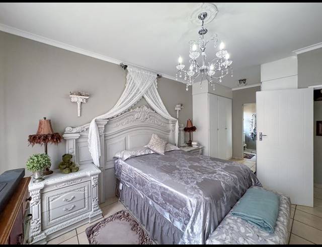 3 BEDROOM TOWNHOUSE FOR SALE IN MIDSTREAM ESTATE